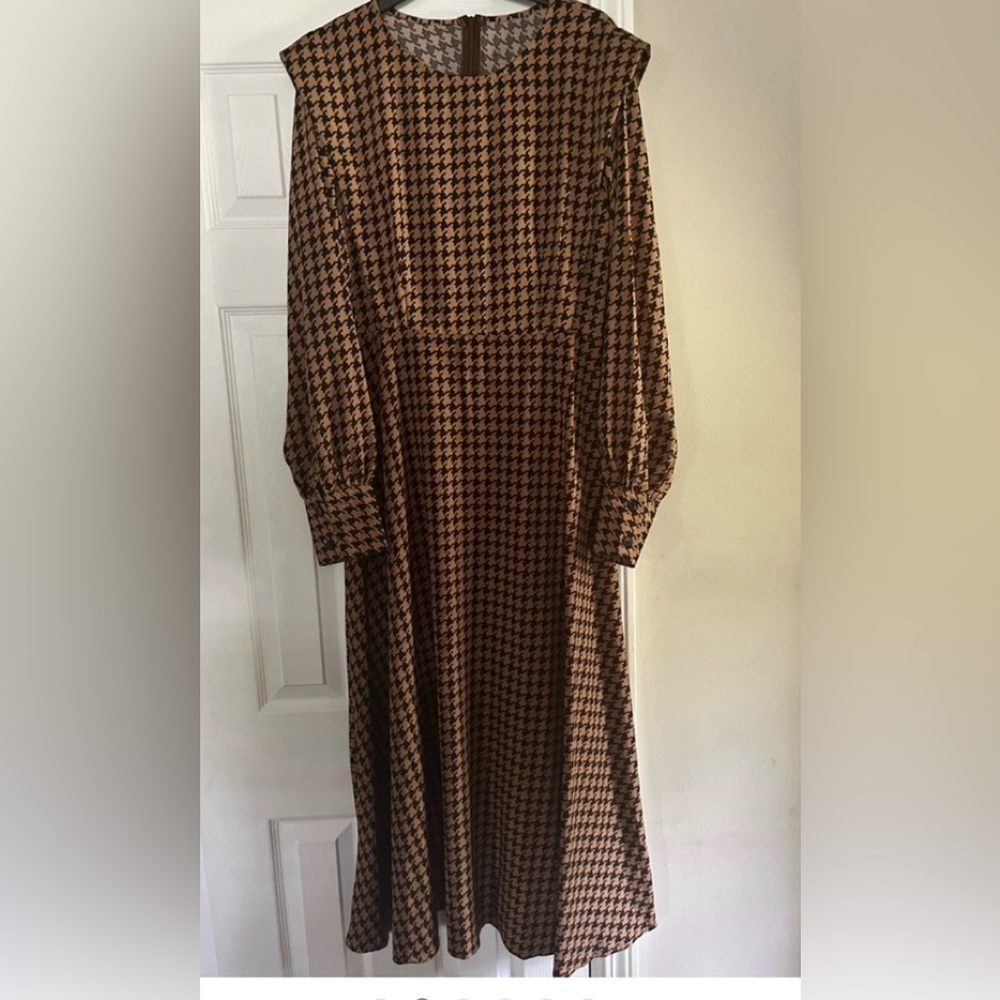 LNWOT, SHEIN, Houndstooth Dress, Size XL,
Black and Tan